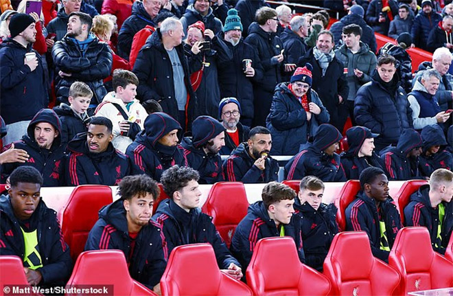 Liverpool thua đậm Crystal Palace: Huyền thoại CLB chỉ trích, HLV Arne Slot vẫn bảo vệ quan điểm - Ảnh 2. Liverpool thua đậm Crystal Palace: Huyền thoại CLB chỉ trích, HLV Arne Slot vẫn bảo vệ quan điểm - Ảnh 2.