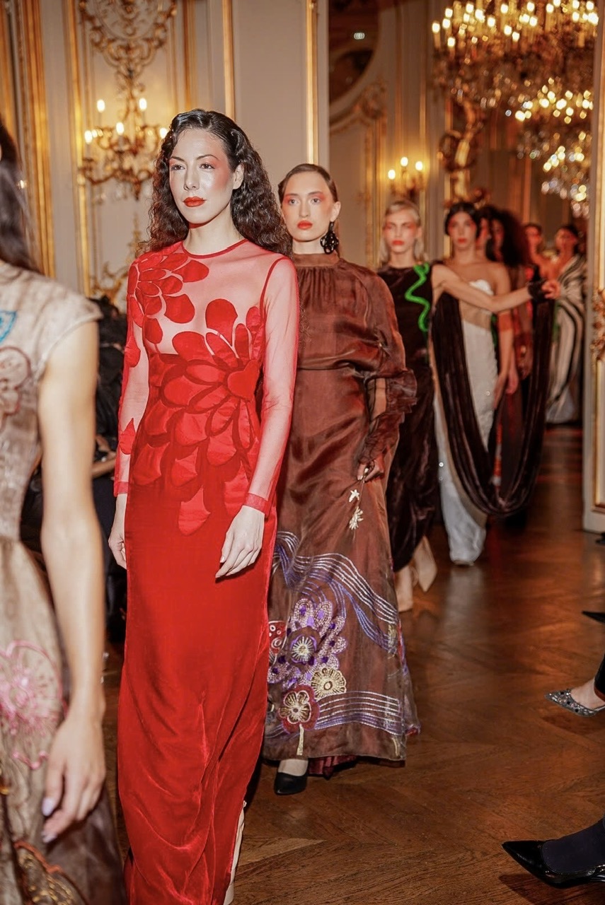 NTK Hà Linh Thư giới thiệu BST 'Stairway to Heaven' tại kinh đô thời tran Paris - Ảnh 4.