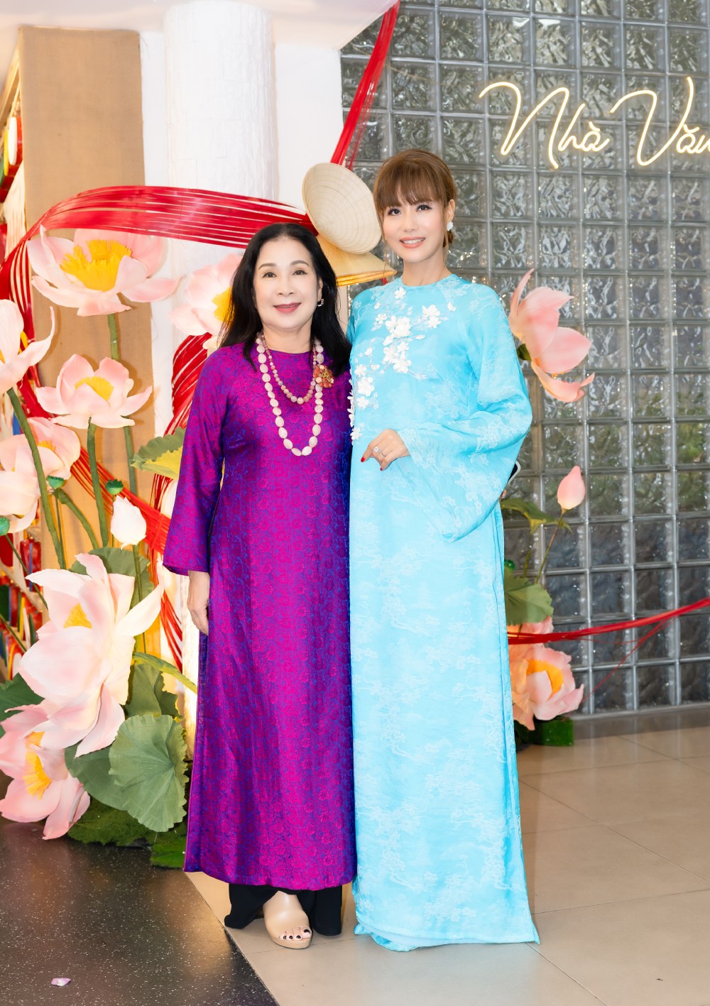Hơn 200 nghệ sĩ của 3 thế hệ diện áo dài trong ngày giỗ Tổ sân khấu - Ảnh 9.