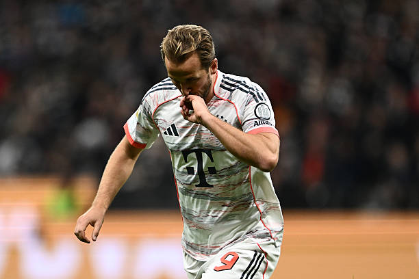 Harry Kane đi vào lịch sử Bundesliga khi trở thành cầu thủ đầu tiên ghi 11 bàn thắng chỉ sau 6 vòng đấu