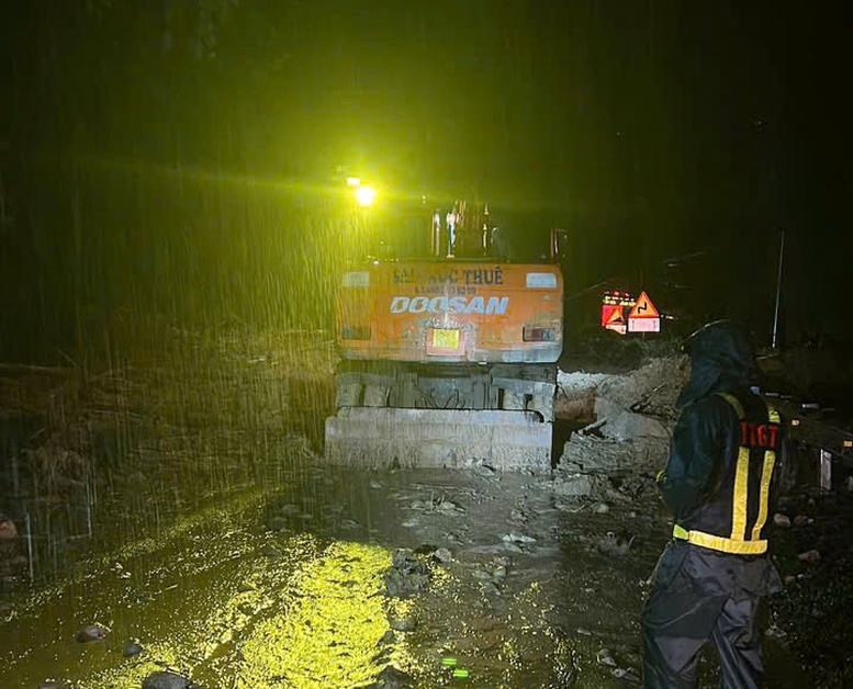 Ứng phó bão số 11: Lai Châu lên phương án ứng phó với mưa lớn, sạt lở đất, lũ ống, lũ quét - Ảnh 2.