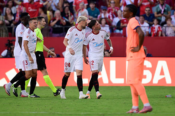 Barca thua đậm Sevilla, không thể chiếm lại ngôi đầu bảng La Liga