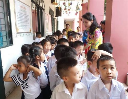 Nhiều địa phương cho học sinh nghỉ học, chủ động ứng phó bão số 11 - Ảnh 1.