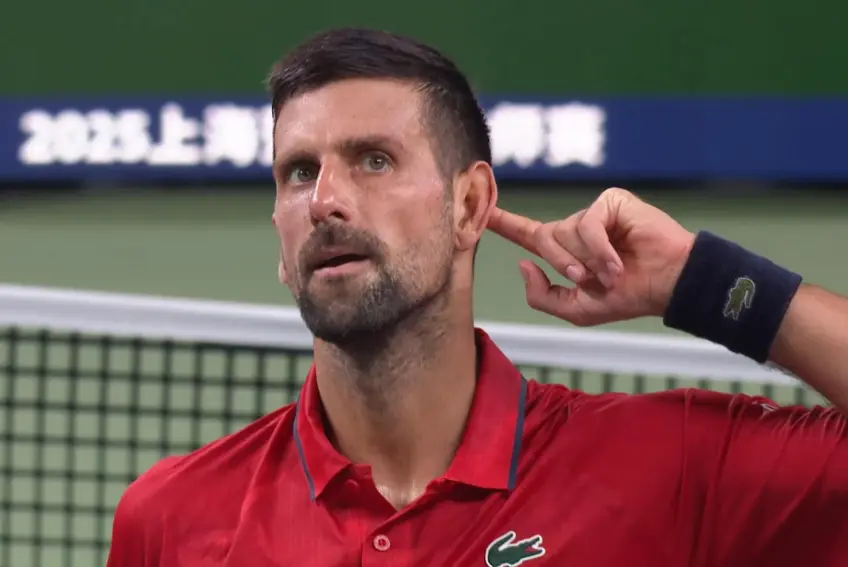 Djokovic nôn mửa, ngược dòng giành chiến thắng sau gần 3 giờ thi đấu - Ảnh 3.