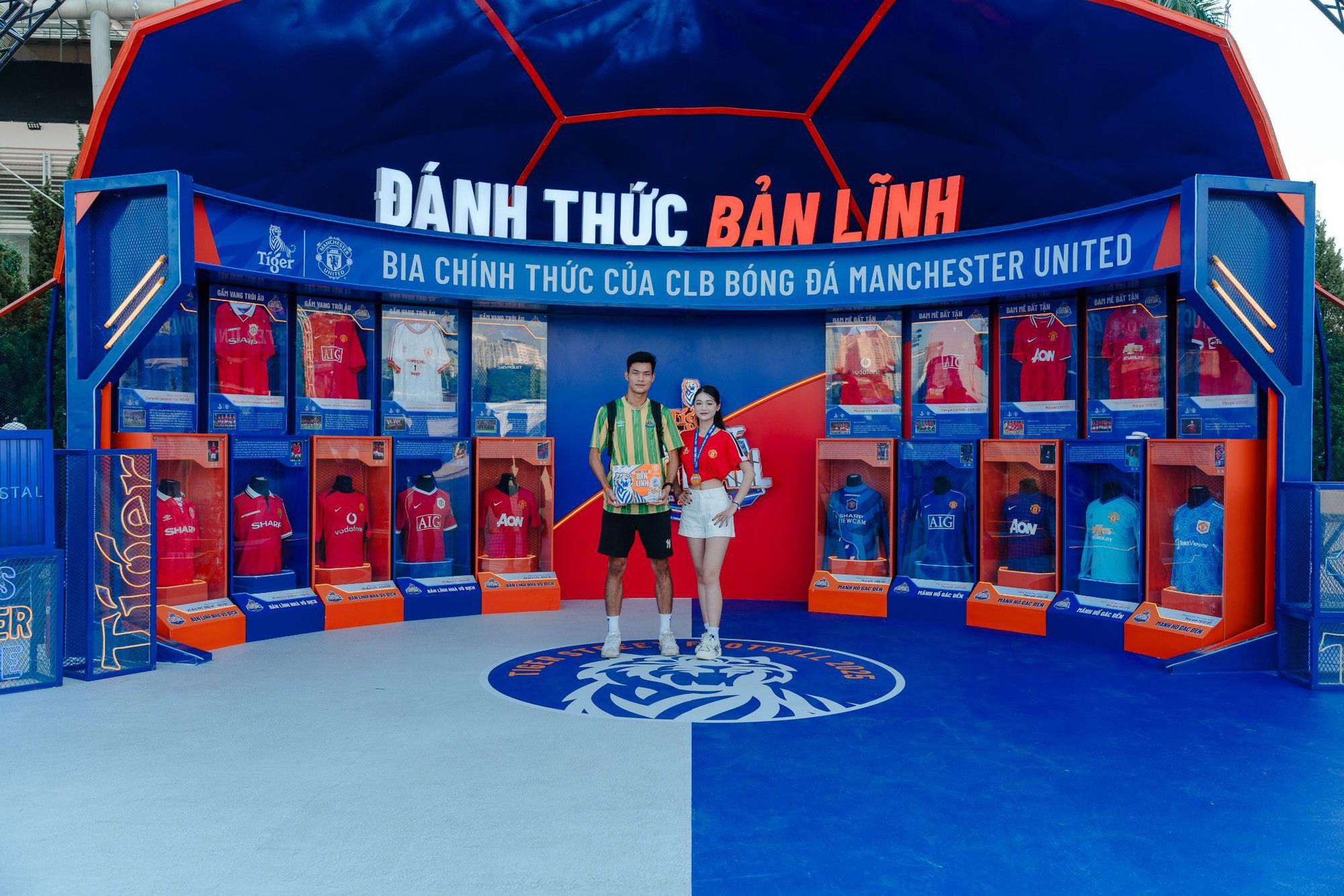 Lập &quot;cơn mưa&quot; bàn thắng, FC HTC vô địch Tiger Street Football 2025 khu vực miền Bắc - Ảnh 2.