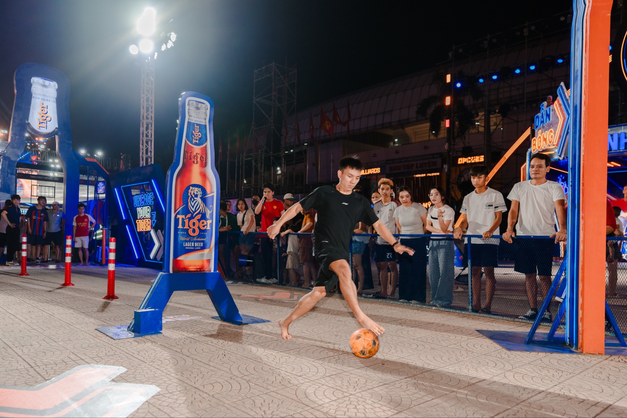 Lập &quot;cơn mưa&quot; bàn thắng, FC HTC vô địch Tiger Street Football 2025 khu vực miền Bắc - Ảnh 3.