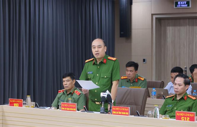 Đại tá Nguyễn Đức Long, Phó Giám đốc Công an thành phố Hà Nội trả lời câu hỏi của phóng viên các cơ quan thông tấn, báo chí. Ảnh: Phạm Kiên - TTXVN