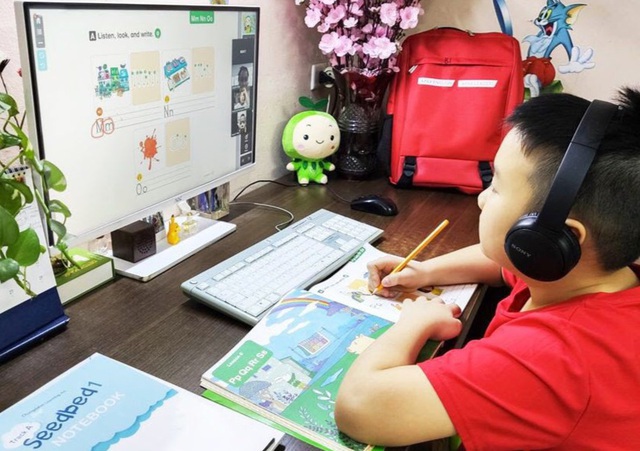 Mưa lớn, các trường học Hà Nội thông báo khẩn chuyển học trực tuyến - Ảnh 1.