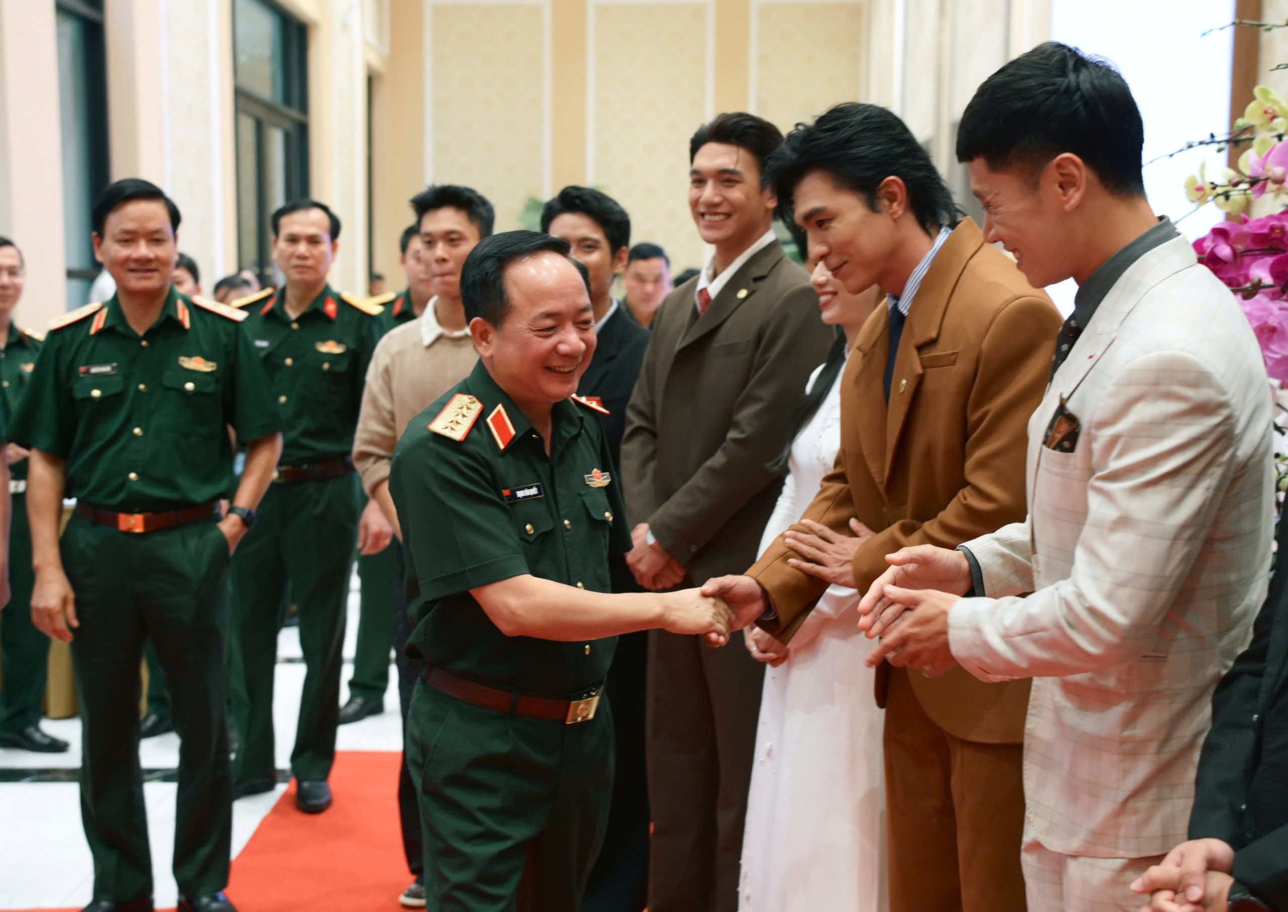 lanh-dao-1-1759842802748405304091.jpg