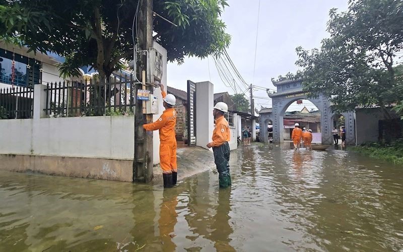 Hà Nội vận hành tối đa công suất các trạm bơm đầu mối để tiêu thoát nước - Ảnh 4.