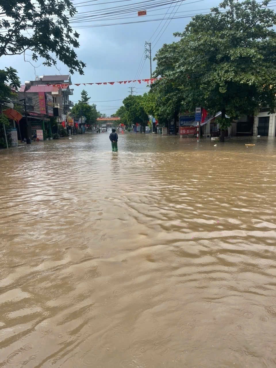 Mưa lớn, nhiều xã tại Bắc Ninh bị ngập úng cục bộ, cô lập trong nước lũ - Ảnh 6.