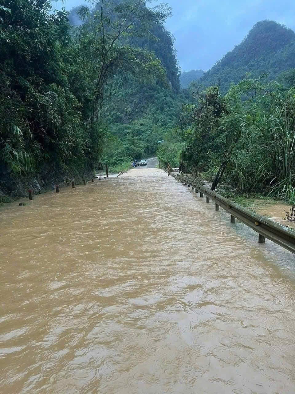 Cao Bằng đối mặt thiên tai nghiêm trọng, một người tử vong, hàng nghìn người bị ảnh hưởng - Ảnh 2.