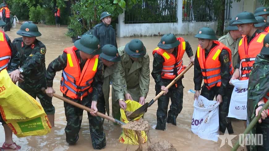 Quân khu 1: Hàng nghìn cán bộ, chiến sĩ sát cánh cùng hơn 2.200 hộ tại các điểm bị sạt lở, cô lập - Ảnh 1.