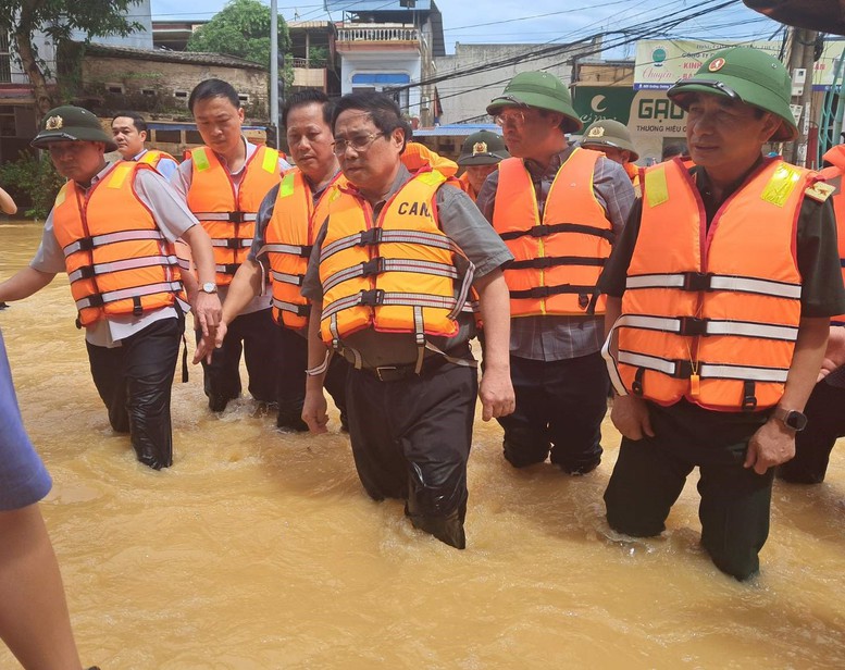 Thủ tướng Phạm Minh Chính tới Thái Nguyên thăm hỏi người dân, chỉ đạo khắc phục hậu quả mưa lũ  - Ảnh 1.
