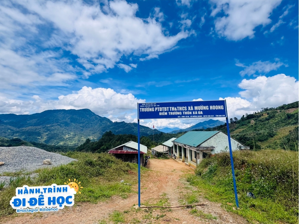 Học là giỏi - Hành trình đi để học từ con đường đất đỏ - Ảnh 1.