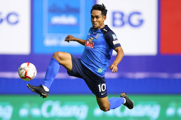 Trước trận ra mắt trên cương vị HLV trưởng đội tuyển Thái Lan, ông Anthony Hudson đón nhận tổn thất nhân sự khi tiền đạo kỳ cựu Teerasil Dangda buộc phải rút lui vì chấn thương