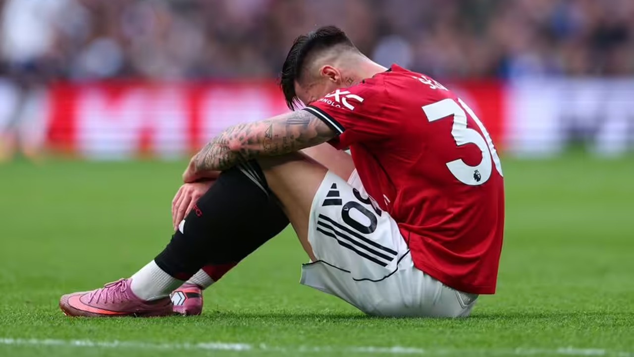 HLV Amorim nhận tin dữ từ Sesko, Man United triệu hồi Hojlund trở lại vào tháng 1/2026?