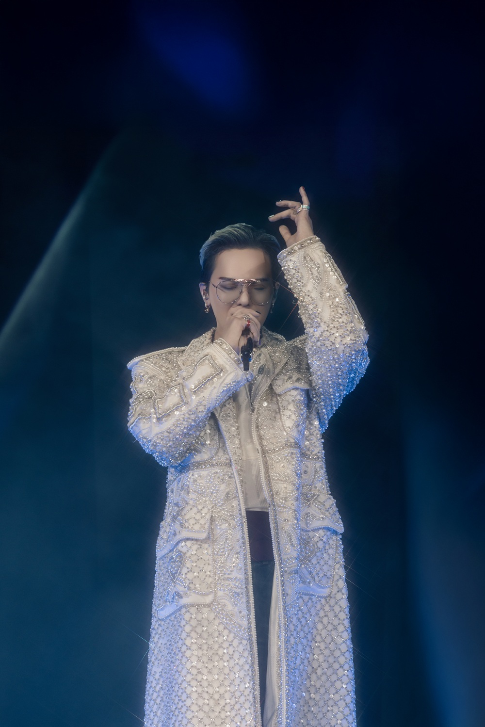 Concert của siêu sao G-DRAGON thăng hoa giữa đại dương ánh sáng Ocean City - Ảnh 2. Concert của siêu sao G-DRAGON thăng hoa giữa đại dương ánh sáng Ocean City - Ảnh 2.