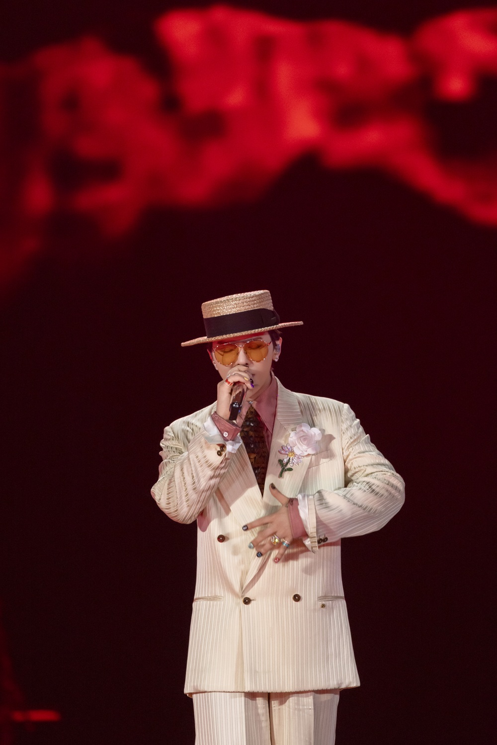 Concert của siêu sao G-DRAGON thăng hoa giữa đại dương ánh sáng Ocean City - Ảnh 3. Concert của siêu sao G-DRAGON thăng hoa giữa đại dương ánh sáng Ocean City - Ảnh 3.