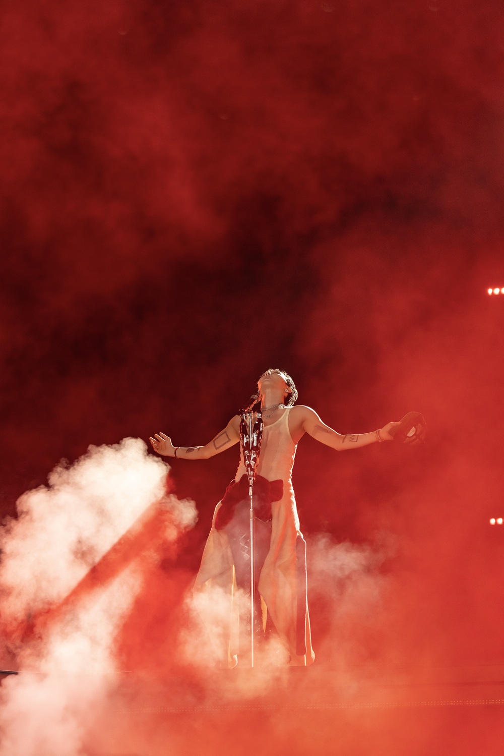 Concert của siêu sao G-DRAGON thăng hoa giữa đại dương ánh sáng Ocean City - Ảnh 4. Concert của siêu sao G-DRAGON thăng hoa giữa đại dương ánh sáng Ocean City - Ảnh 4.