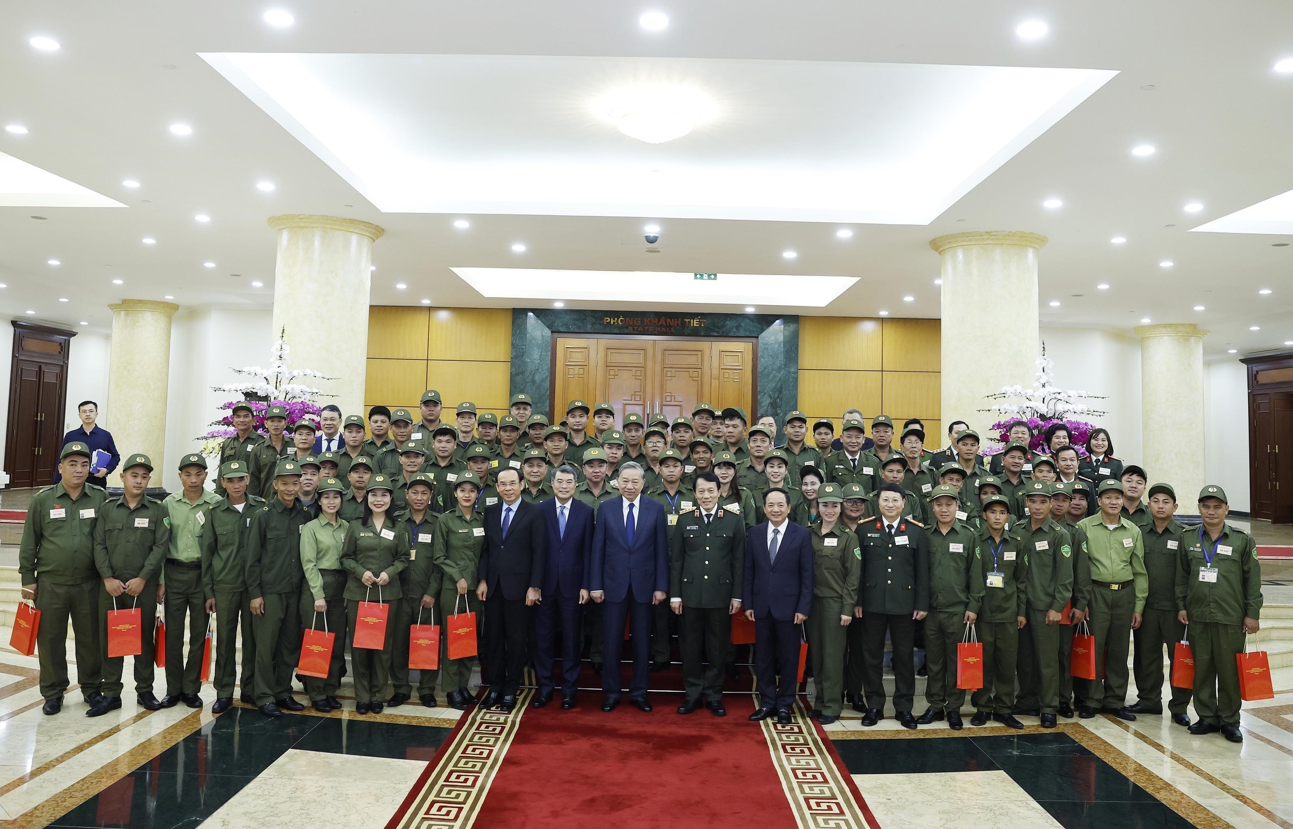 Tổng Bí Thư gặp mặt đại biểu tiêu biểu toàn quốc tham gia bảo vệ an ninh, trật tự ở cơ sở - Ảnh 3.