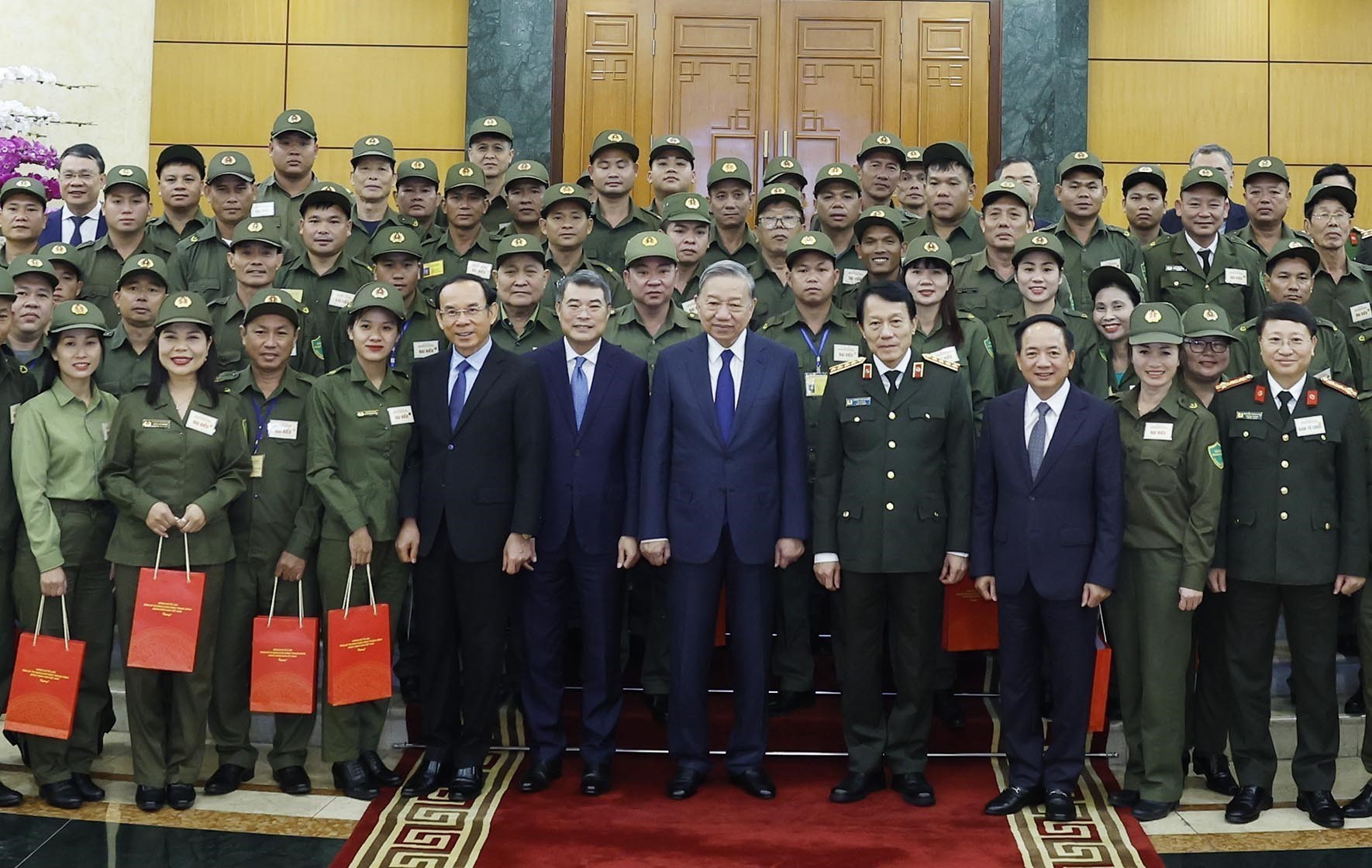 Tổng Bí Thư gặp mặt đại biểu tiêu biểu toàn quốc tham gia bảo vệ an ninh, trật tự ở cơ sở - Ảnh 2.