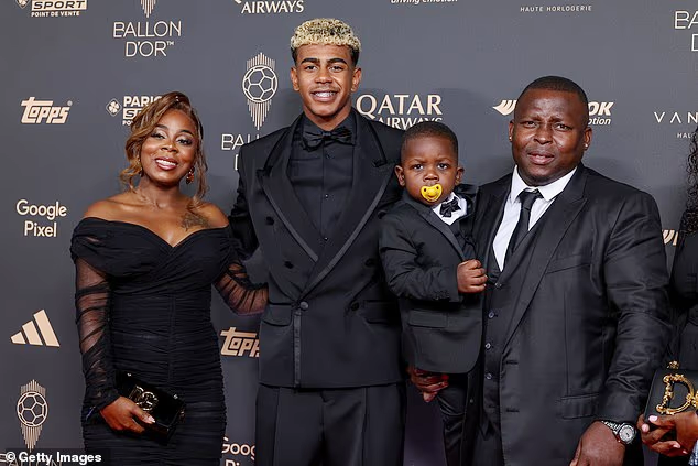 Bên trong bữa tiệc sang trọng và xa hoa cùng mẹ Lamine Yamal tại London - Ảnh 4.