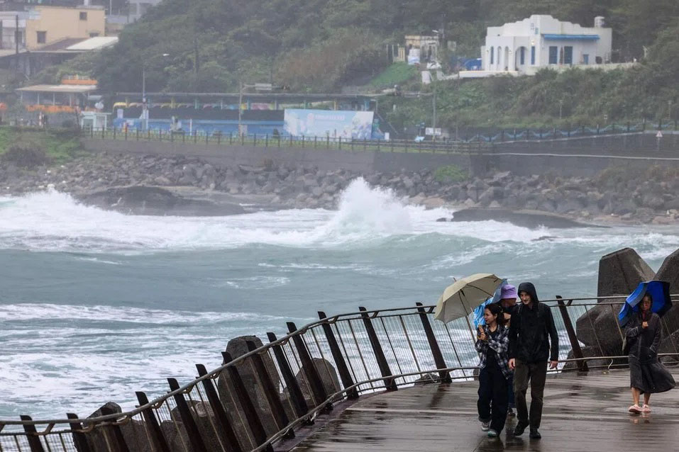 Bão FUNG-WONG gây lũ lụt tại Đài Loan (Trung Quốc), hàng nghìn người phải sơ tán - Ảnh 1. Bão FUNG-WONG gây lũ lụt tại Đài Loan (Trung Quốc), hàng nghìn người phải sơ tán - Ảnh 1.