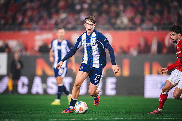 MU đang theo sát thần đồng 16 tuổi của Hertha Berlin Kennet Eichhorn