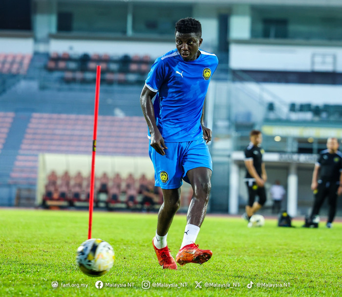 Tiền đạo nhập tịch chính thức rút khỏi tuyển Malaysia giữa lúc 'Hổ Mã Lai' nguy cơ bị xử thua ĐT Việt Nam - Ảnh 1.