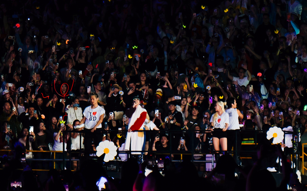 Vì sao fan lụy G-DRAGON 2025 WORLD TOUR in Hanoi, presented by VPBank? - Ảnh 4.