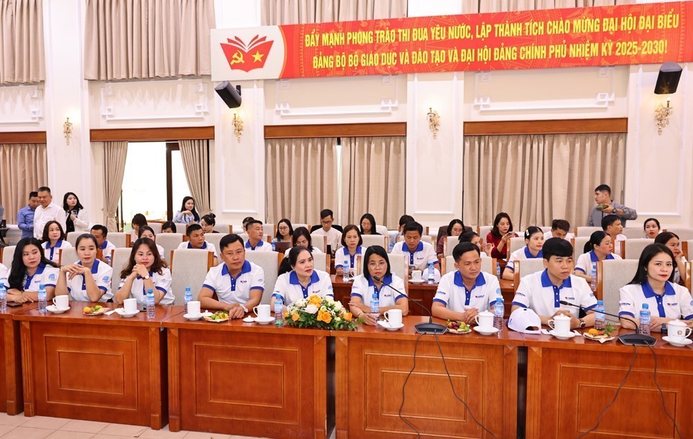 Bộ Giáo dục và Đào tạo tuyên dương 80 nhà giáo trong chương trình &quot;Chia sẻ cùng thầy cô 2025&quot; - Ảnh 3.