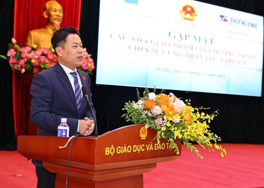 Bộ Giáo dục và Đào tạo tuyên dương 80 nhà giáo trong chương trình &quot;Chia sẻ cùng thầy cô 2025&quot; - Ảnh 1.