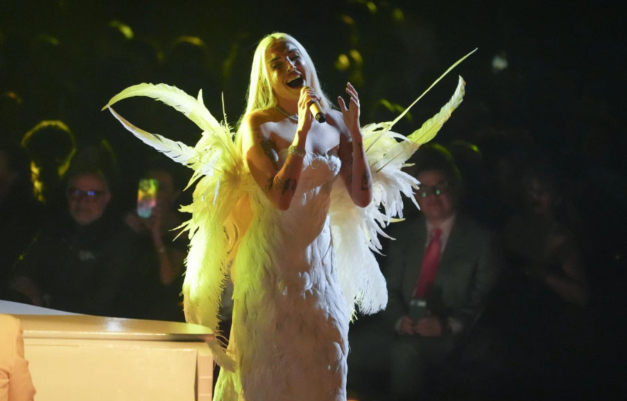 Bad Bunny &quot;thống trị&quot; Latin Grammy 2025 với giải Album của Năm, khép lại đêm trao giải bùng nổ và đầy cảm xúc - Ảnh 5.