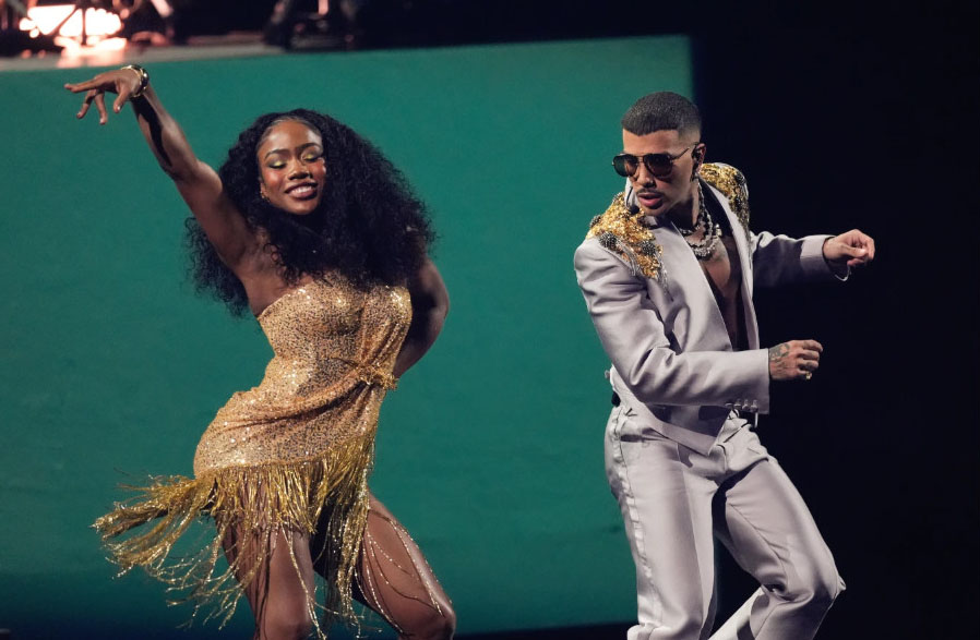 Bad Bunny &quot;thống trị&quot; Latin Grammy 2025 với giải Album của Năm, khép lại đêm trao giải bùng nổ và đầy cảm xúc - Ảnh 8.