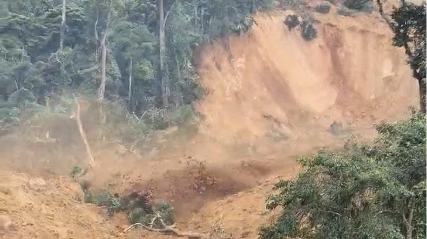 Sạt lở núi ở xã biên giới Đà Nẵng, 3 người mất liên lạc