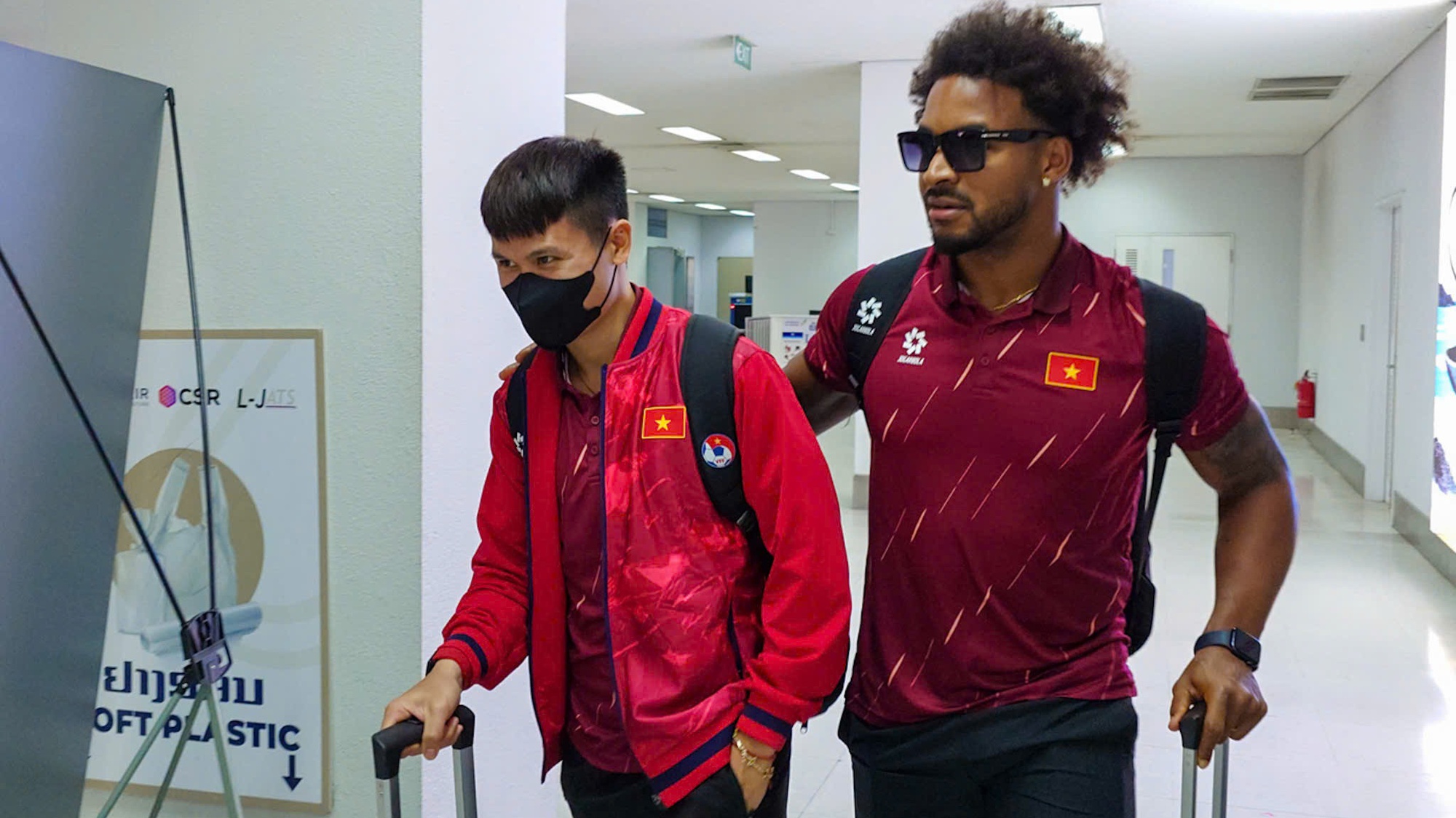 Thầy trò HLV Kim Sang-sik đã có mặt tại Vientiane, dưỡng sức chờ gặp đội tuyển Lào