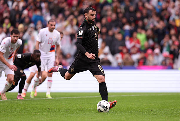 Bruno Fernandes lạnh lùng đá phạt đền nâng tỷ số lên 7-1 trước Armenia Bruno Fernandes lạnh lùng đá phạt đền nâng tỷ số lên 7-1 trước Armenia