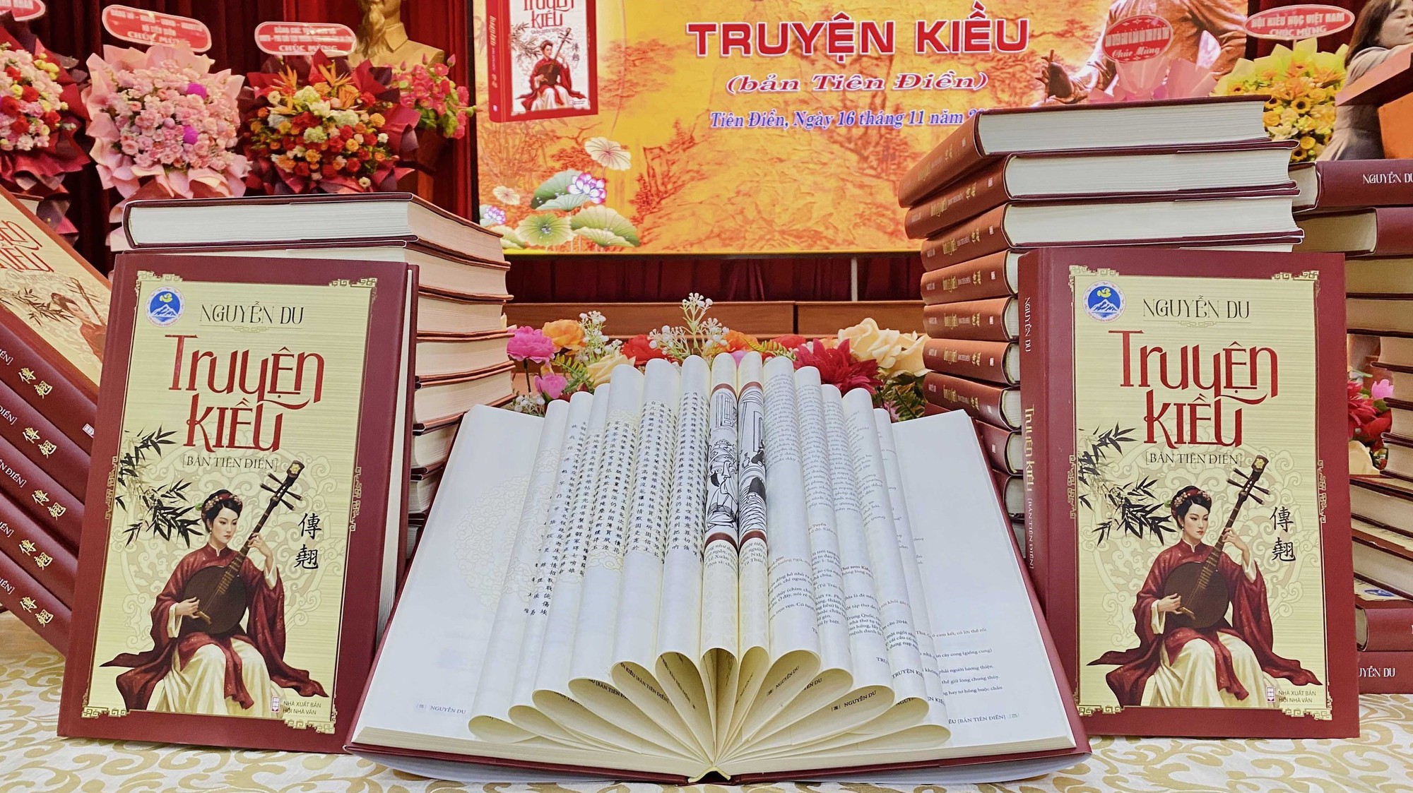 Giới thiệu bản Truyện Kiều đặc biệt với phân đoạn và chú giải khoa học, dễ hiểu