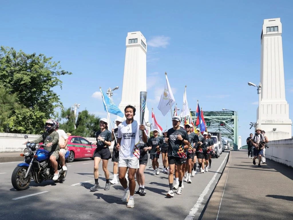 Kết thúc lễ rước đuốc hoành tráng, chủ nhà Thái Lan đếm ngược chờ SEA Games 33 - Ảnh 2. Kết thúc lễ rước đuốc hoành tráng, chủ nhà Thái Lan đếm ngược chờ SEA Games 33 - Ảnh 2.