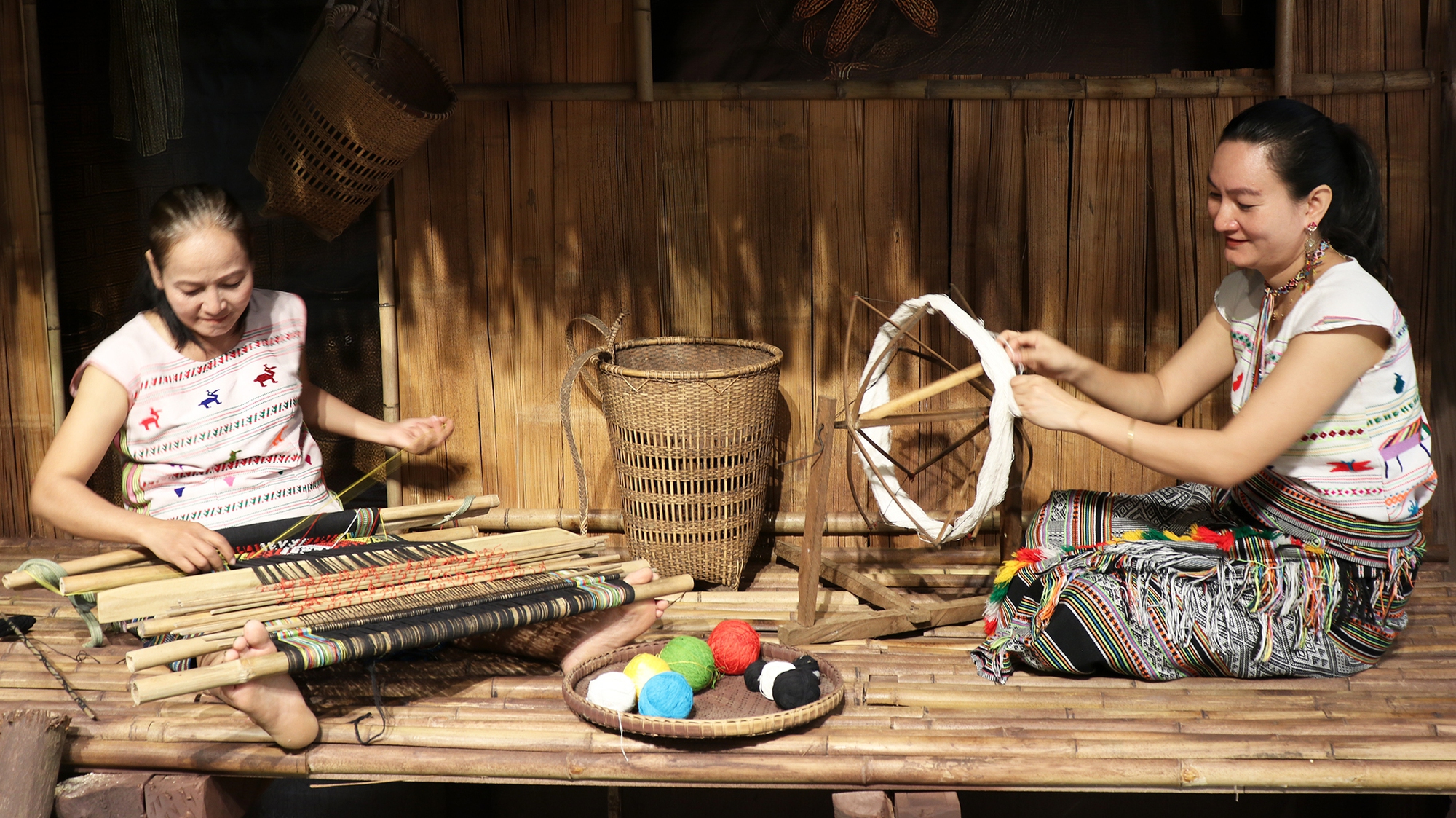 Tôn vinh nghề dệt thổ cẩm của người Mạ