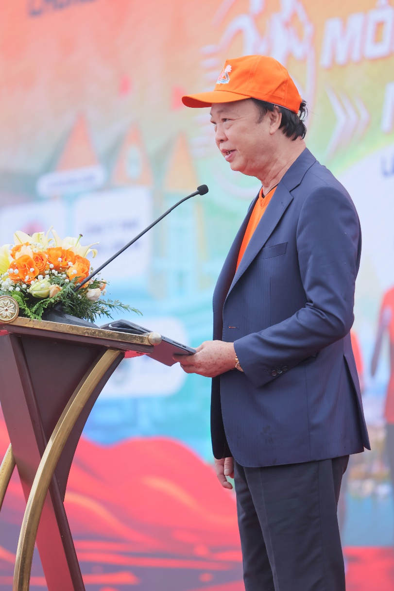 Hàng nghìn bước chân khai mở Giải Marathon mở rộng 2025: Sáng bừng đường chạy 'Mỗi bước chân – Một ước mơ' tại Lâm Đồng - Ảnh 2. Hàng nghìn bước chân khai mở Giải Marathon mở rộng 2025: Sáng bừng đường chạy 'Mỗi bước chân – Một ước mơ' tại Lâm Đồng - Ảnh 2.