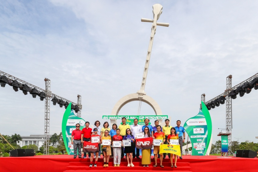 Giải Marathon Cà Mau 2025 - Cúp Petrovietnam: Hơn 6.000 vận động viên bùng nổ trên đường chạy - Ảnh 8. Giải Marathon Cà Mau 2025 - Cúp Petrovietnam: Hơn 6.000 vận động viên bùng nổ trên đường chạy - Ảnh 8.
