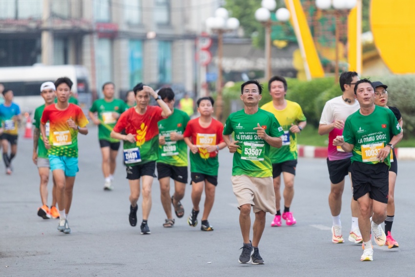 Giải Marathon Cà Mau 2025 - Cúp Petrovietnam: Hơn 6.000 vận động viên bùng nổ trên đường chạy - Ảnh 3. Giải Marathon Cà Mau 2025 - Cúp Petrovietnam: Hơn 6.000 vận động viên bùng nổ trên đường chạy - Ảnh 3.