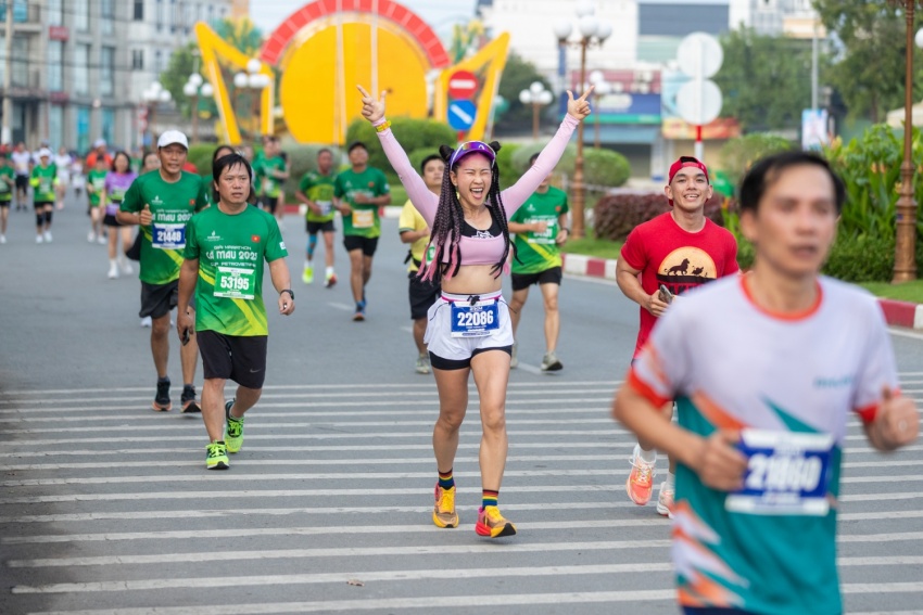 Giải Marathon Cà Mau 2025 - Cúp Petrovietnam: Hơn 6.000 vận động viên bùng nổ trên đường chạy - Ảnh 4. Giải Marathon Cà Mau 2025 - Cúp Petrovietnam: Hơn 6.000 vận động viên bùng nổ trên đường chạy - Ảnh 4.