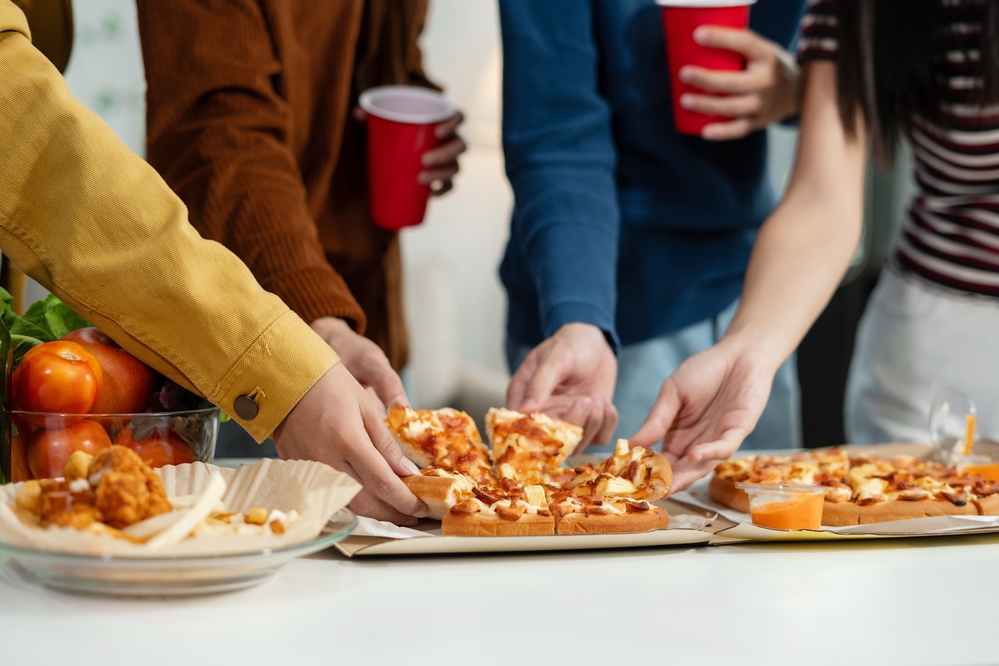 Cả lớp lên món, ShopeeFood lên deal mời tiệc 20.11: Lớp càng đông, deal càng to - Ảnh 2.