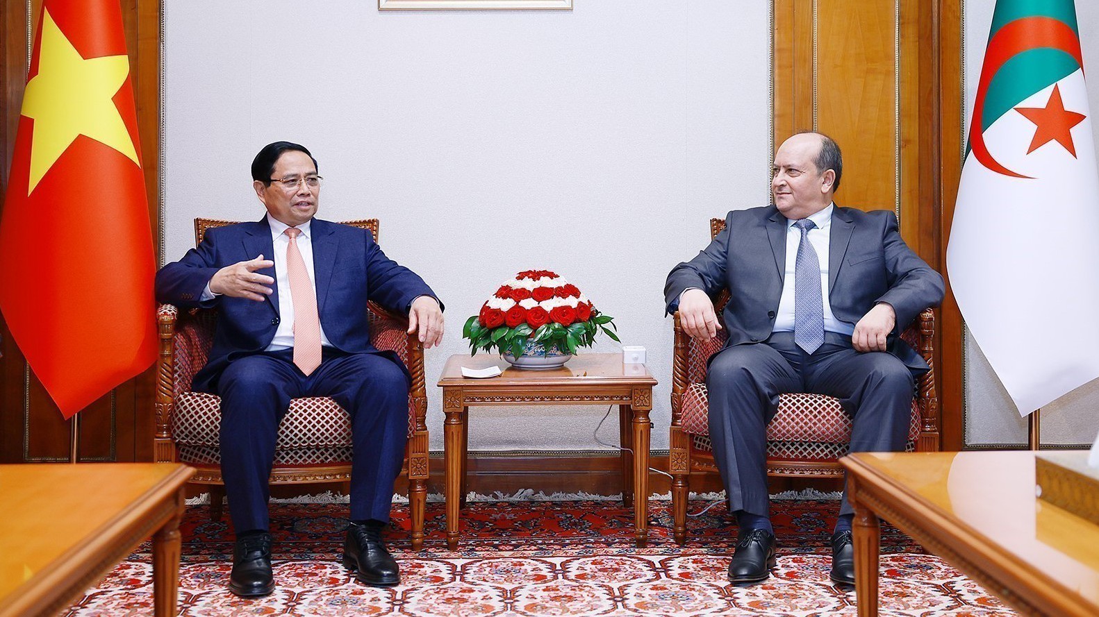 Thủ tướng Phạm Minh Chính hội đàm Thủ tướng Algeria: Nâng cấp quan hệ hai nước lên Đối tác Chiến lược