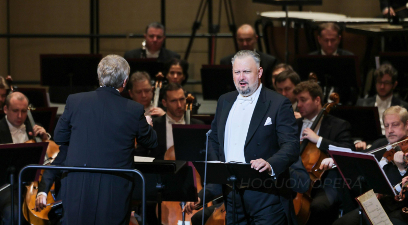 Nghệ sĩ Alexey Tikhomirov biểu diễn tại "White Night" ( Ảnh: TTXVN) Nghệ sĩ Alexey Tikhomirov biểu diễn tại "White Night" ( Ảnh: TTXVN)