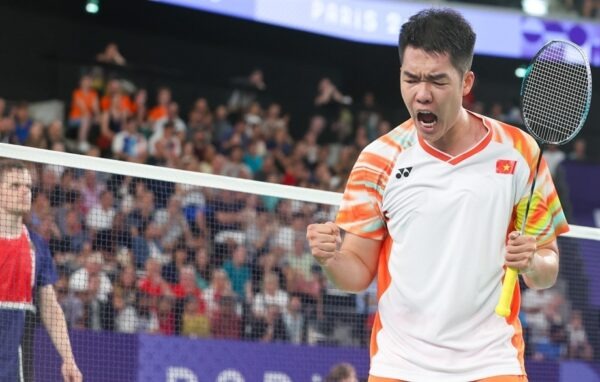 Tay vợt số 1 Việt Nam ngược dòng ngoạn mục để vô địch giải cầu lông quốc tế trên sân nhà - Ảnh 1.