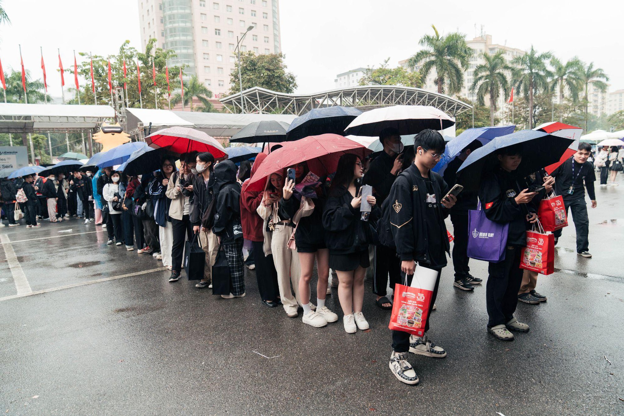 Cung điền kinh Mỹ Đình bùng nổ trong ngày Chung Kết Đấu Trường Danh Vọng Mùa Đông 2025 - Ảnh 1.